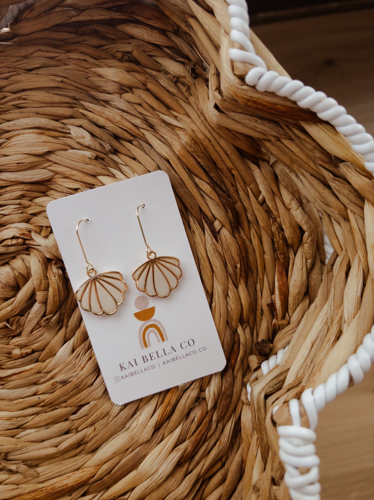 Sea Shell Dangle | Long Hook | Cream