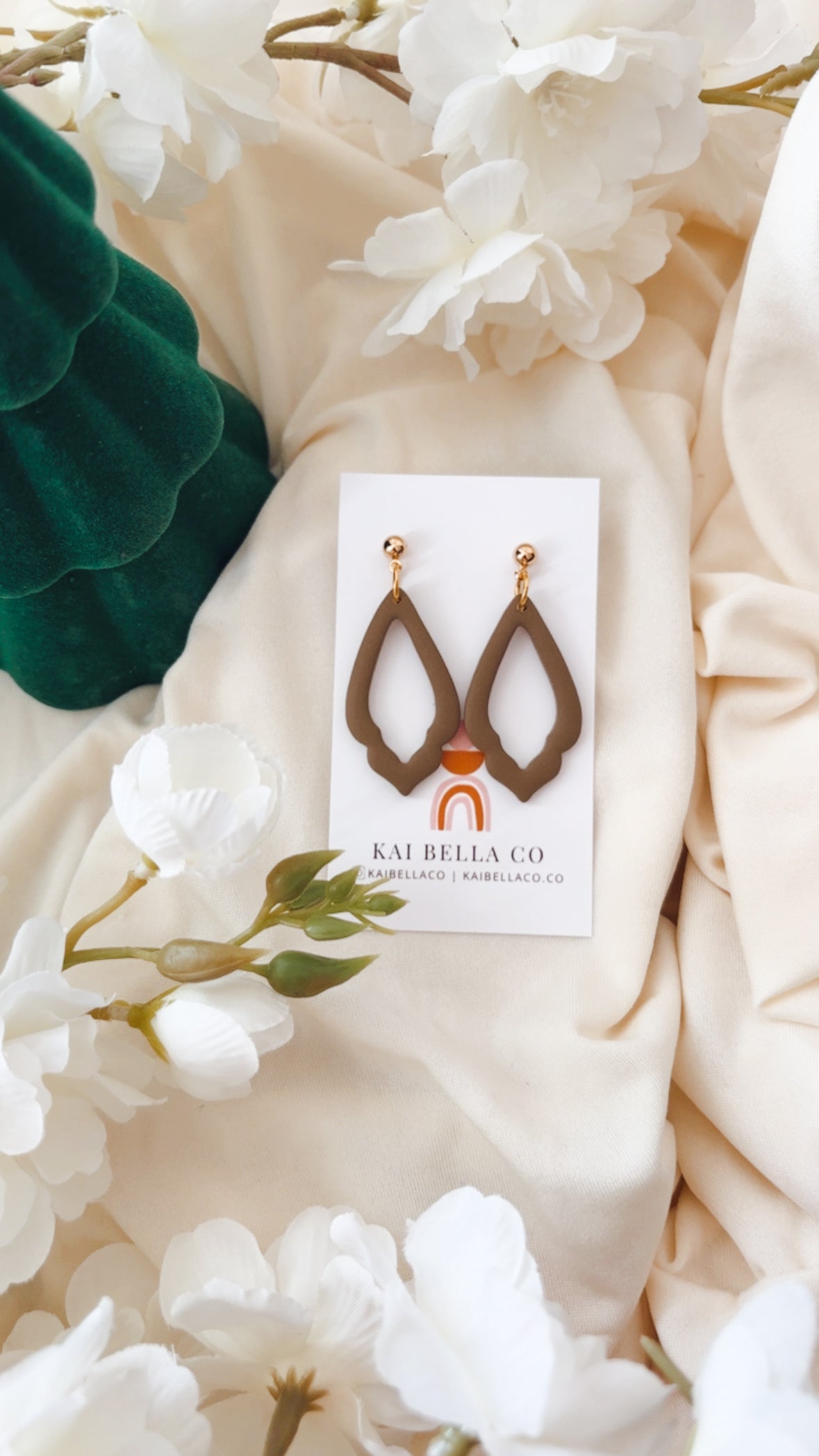 Elegant Vi in Olive Green | CH25