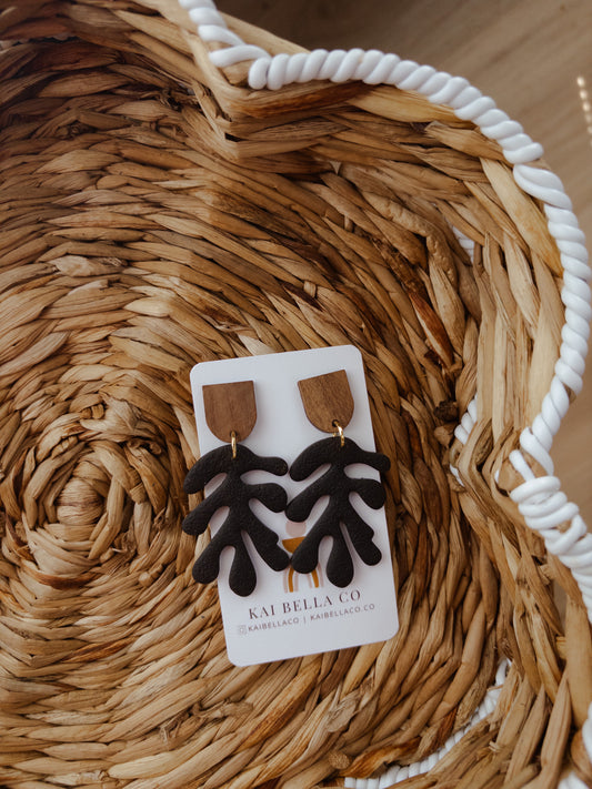 Catch Me At The Beach | Black Coral